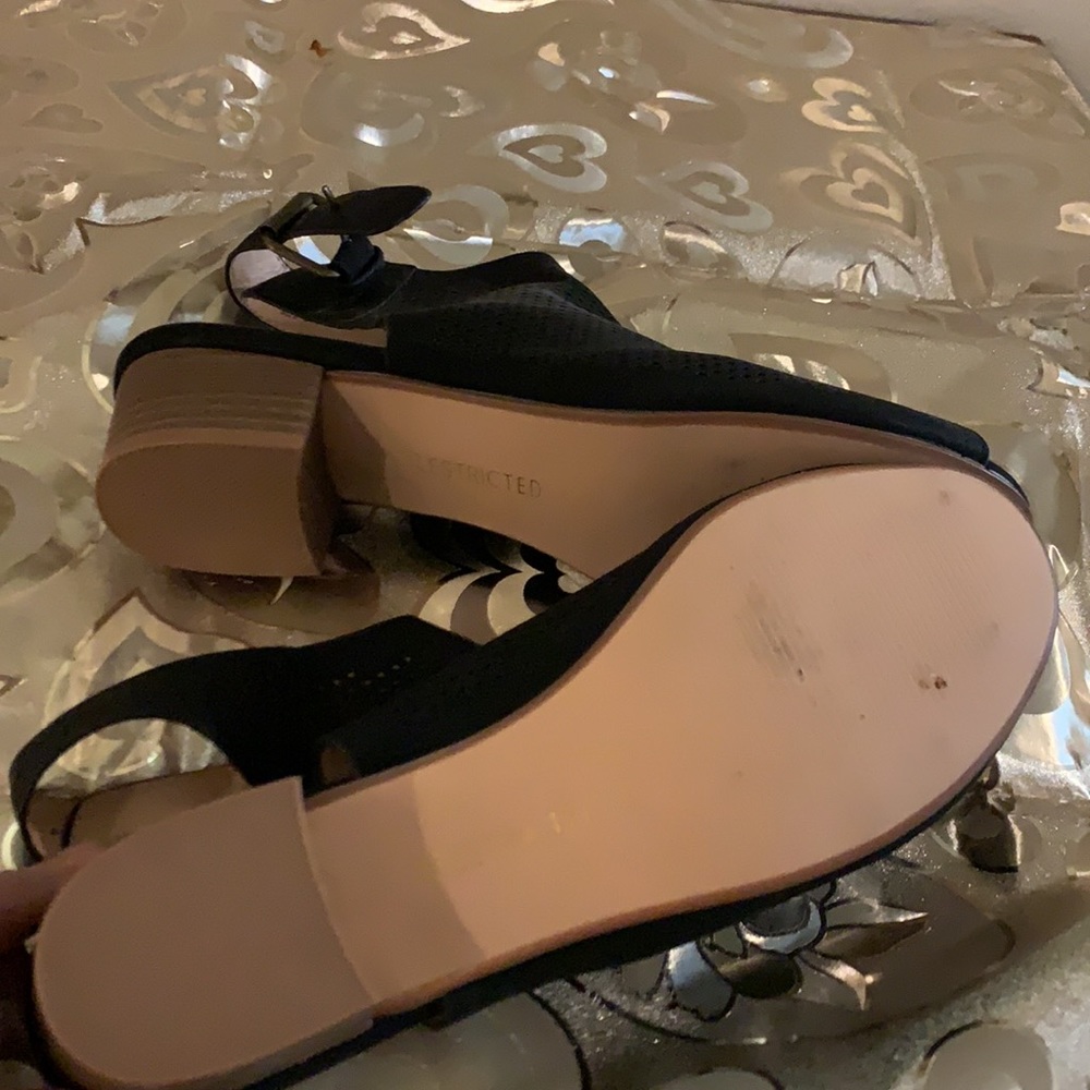 Shoe - Picture 2 of 5